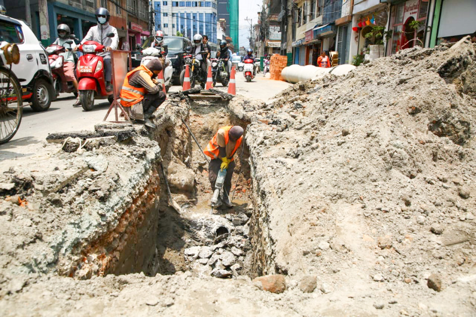 Sewer Construction on Kamalpokhari–Naxal Road Section Causes Traffic Disruptions
