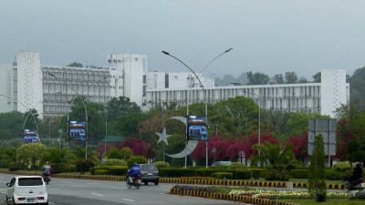 Preparations for Historic US-Iran Talks in Islamabad, Efforts to Prevent War