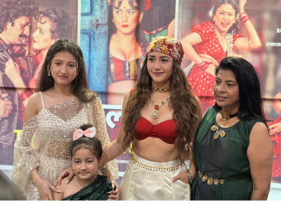 Mother-Daughter Story in 'Lalibazaar' Trailer