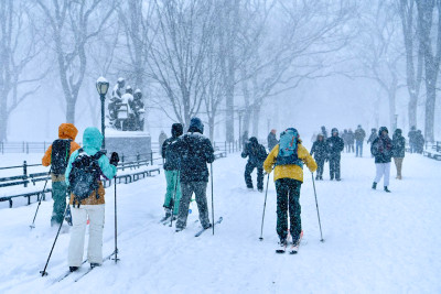 Heavy Snowfall Blankets New York City on Sunday Morning (Photos)