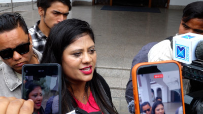 Shobha Pathak Arrives at Kathmandu Police Range Demanding Arrest of Mahesh Basnet