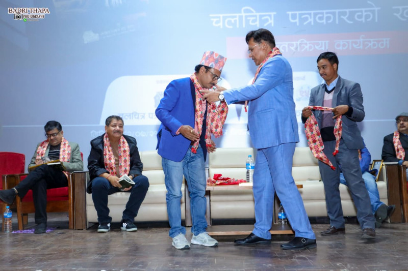 Kedar Ghimire Donates Rs. 25,000 to Film Journalists’ Welfare Fund