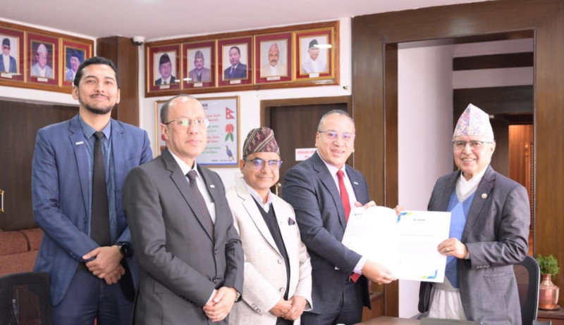 METLIFE NEPAL SUPPORTS GOVERNMENT RECONSTRUCTION FUND