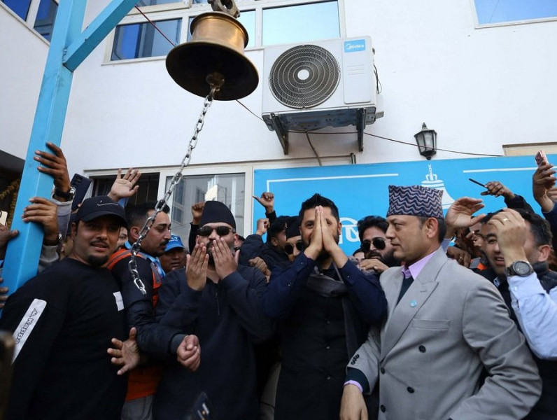 Balen reaches Ghantighar after resigning from the mayoral post