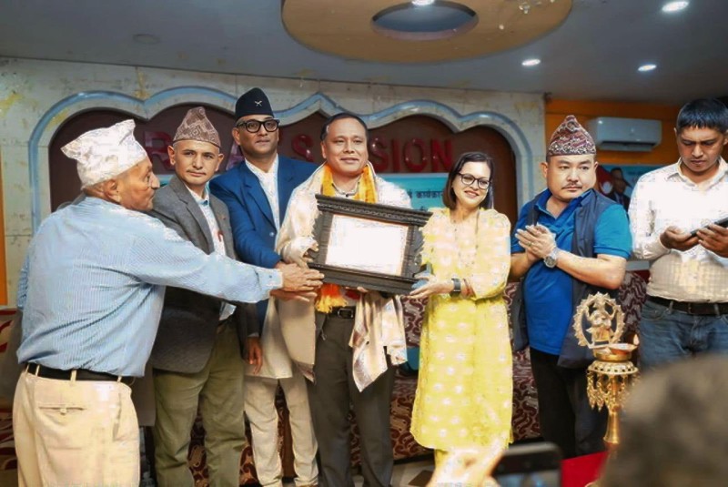 Kulman Ghising Honored by Citizens in Sarlahi and Itahari, Receives Overwhelming Support for ‘Ujyaloo Nepal Campaign’