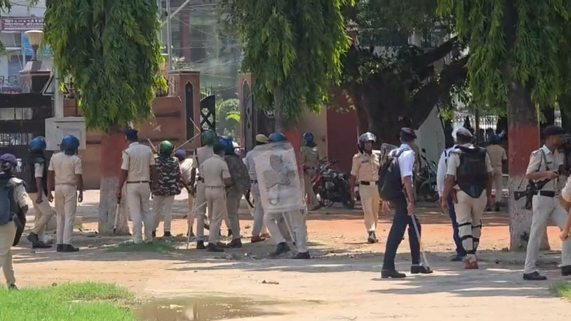 Question Paper Leak Case: Police Intervene in Student Demonstration in Patna