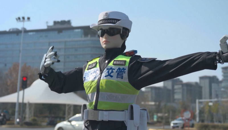 Robotic Traffic Police Deployed in Eastern China