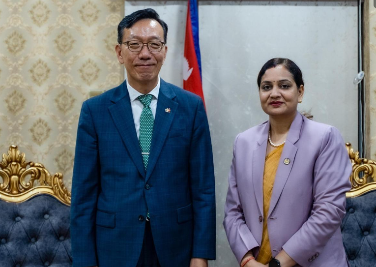 Health Minister and South Korean Ambassador Meet