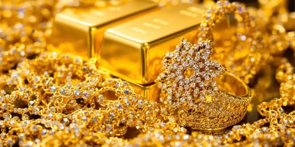Gold Price Rises by 7,200 Rupees