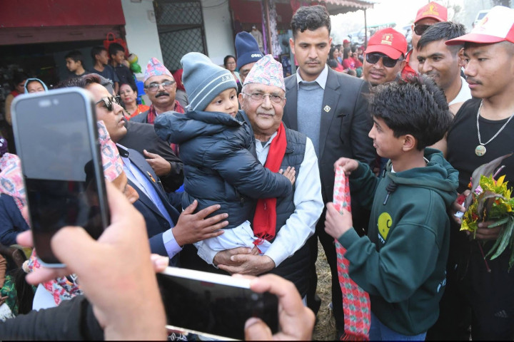 KP Oli with Voters of Gaurigunj, Jhapa (Photos)