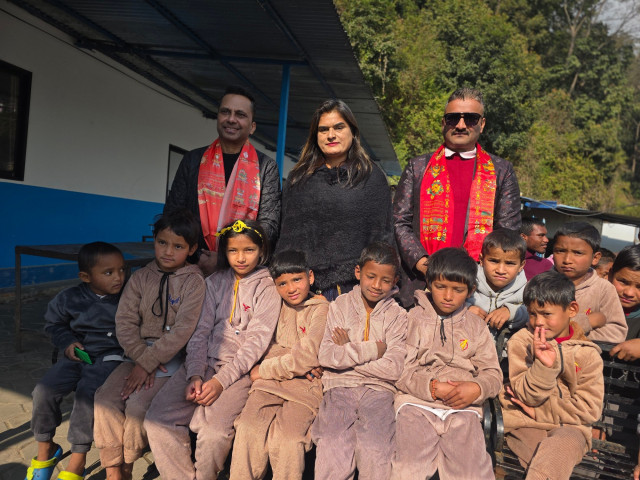 'Paran' Enters 51st Day in 30 Theaters; Warm Clothes Distributed to Orphans and the Needy