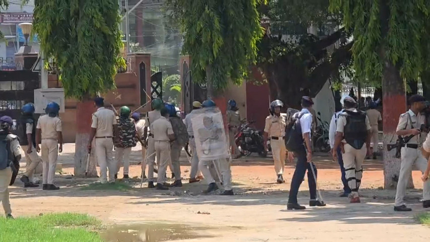 Question Paper Leak Case: Police Intervene in Student Demonstration in Patna