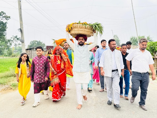 Former Minister Pradeep Yadav Participates in Chhath Puja at Ancestral Village
