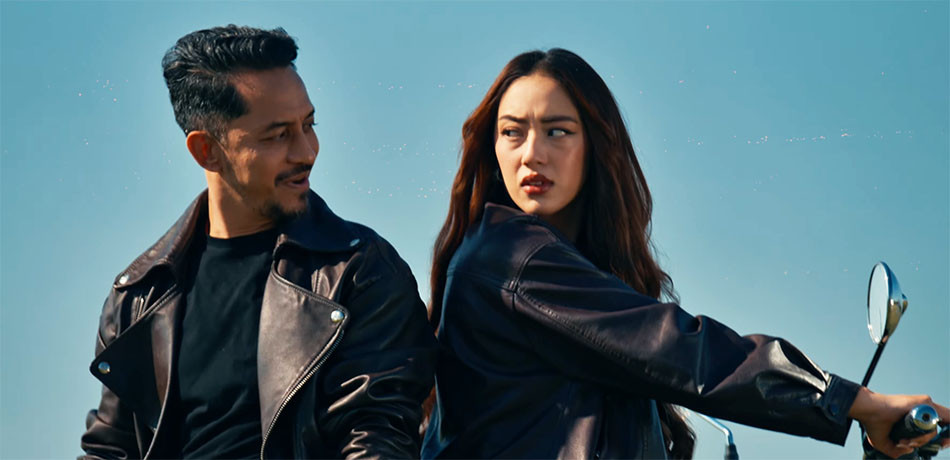 Binay Wooing Ana in the Song ‘Juni Bhar’ from ‘Ramitako Pirati’