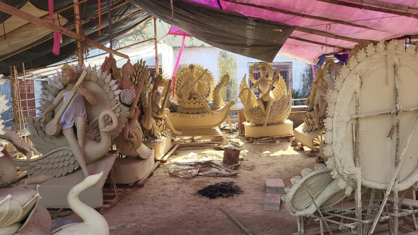 Sculptors in Janakpur Rush to Complete Saraswati Idols Amidst Cold Wave