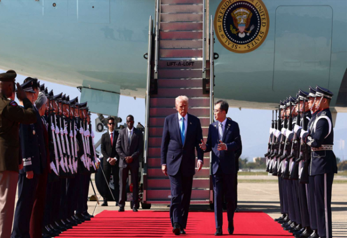 Trump Arrives in South Korea Amidst APEC Summit and North Korean Missile Test