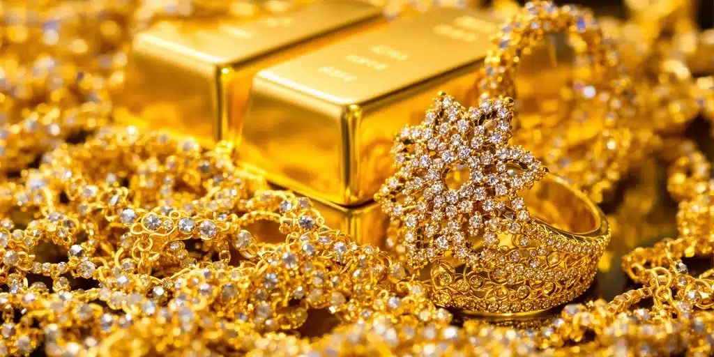 Gold Price Rises by 7,200 Rupees