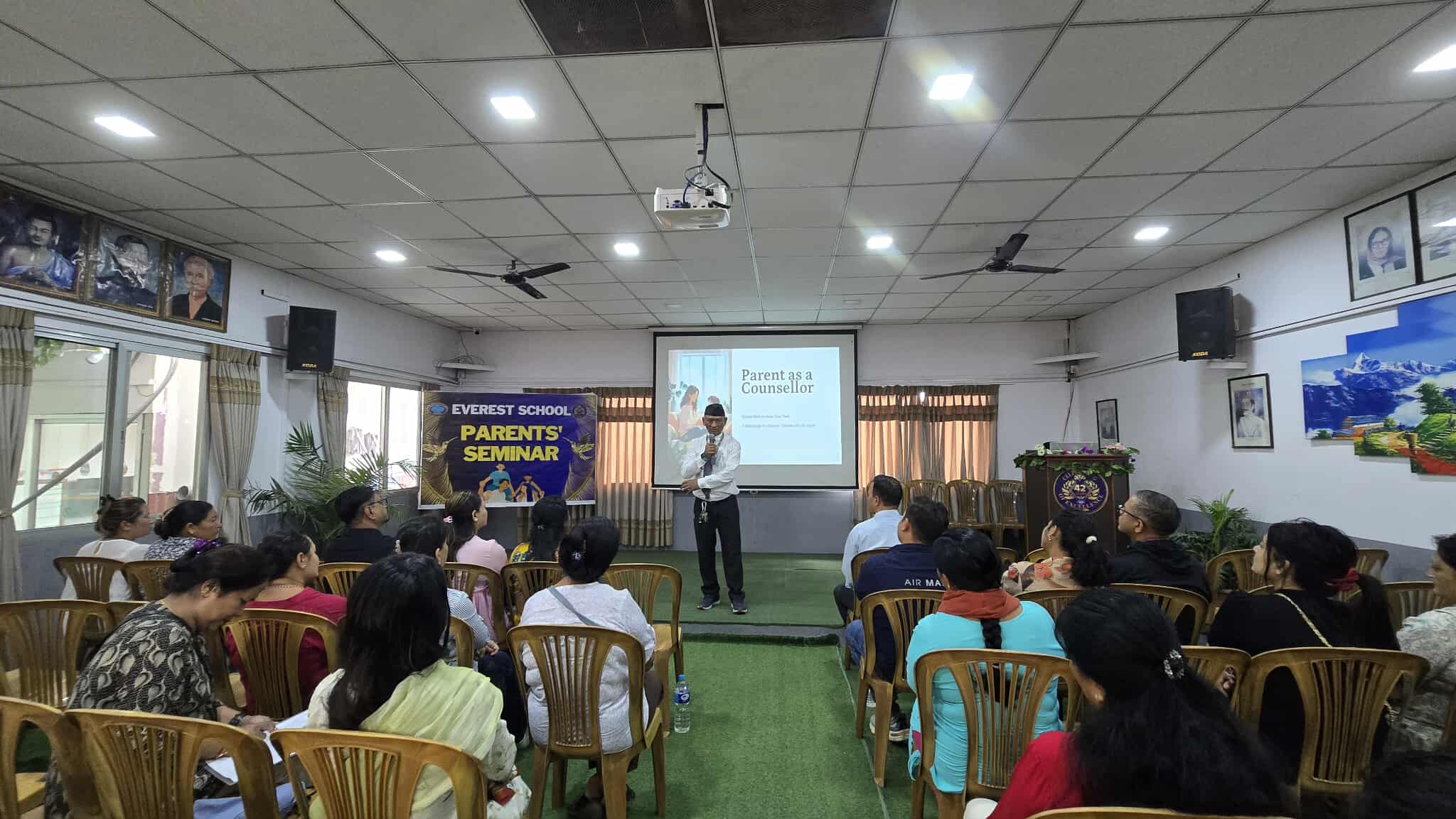 Everest School Organizes Seminar to Make Parents Smart
