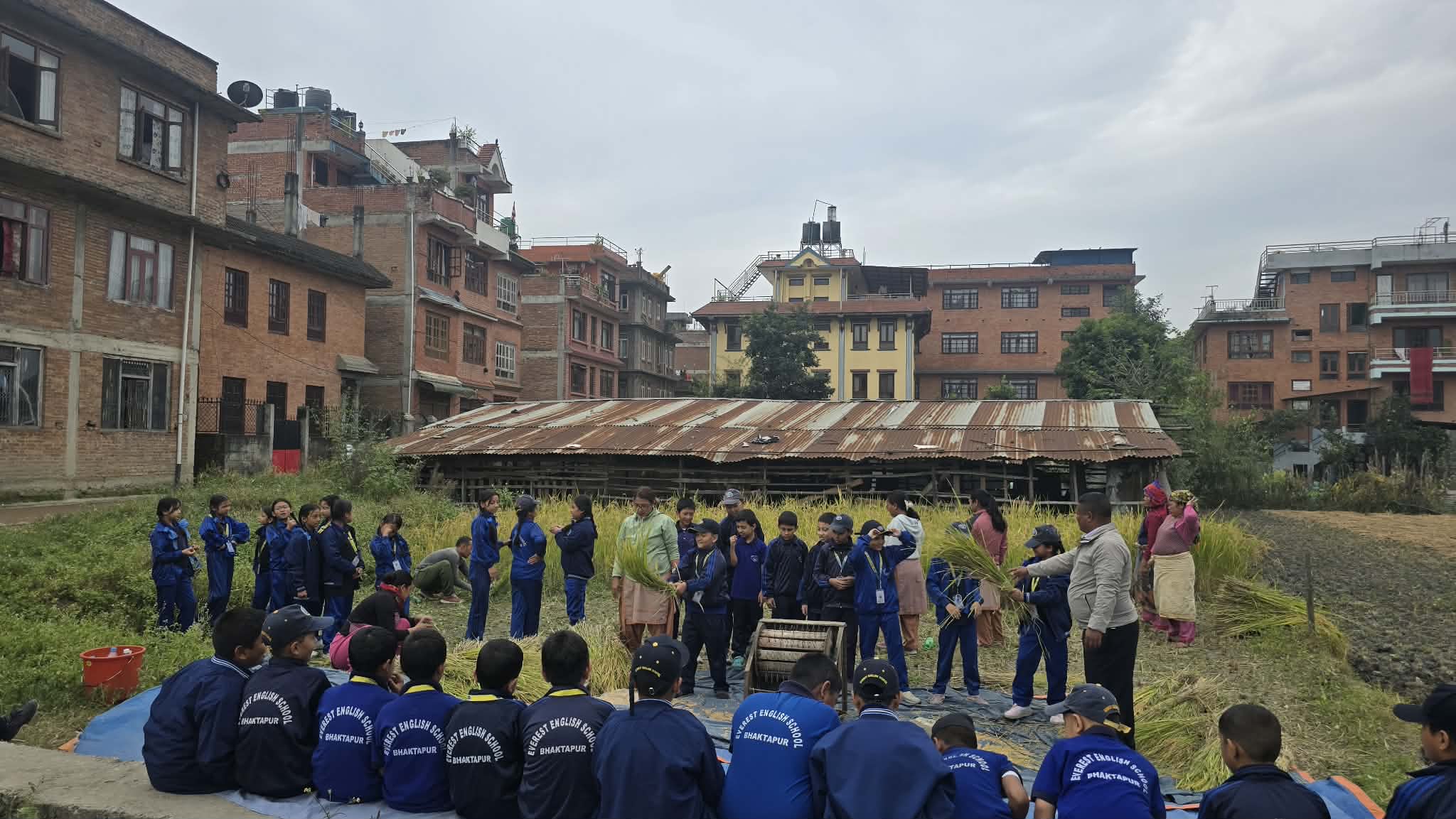 everest-school-students-(10)-1761800319.jpg