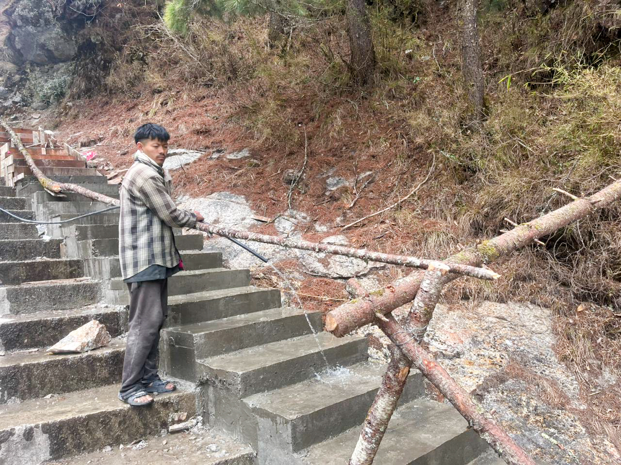 everest-trail-being-recostruct-(3)-1779444100.jpg