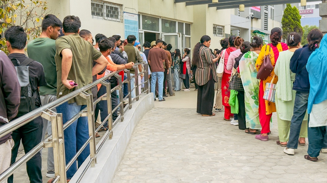 line-at-civil-hospital-(1)-1779172249.jpg