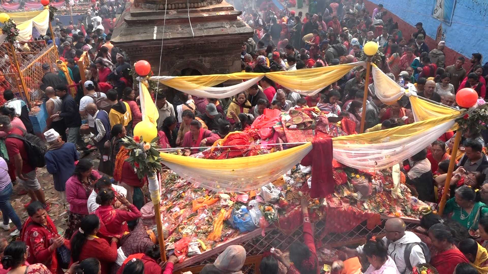 Crowds of Devotees Bathing and Offering Prayers at Matatirtha (Photos)