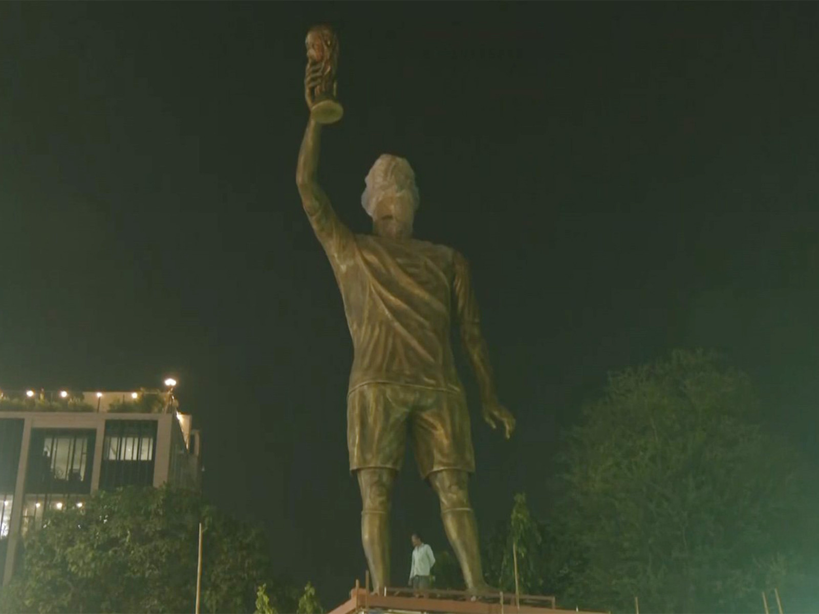 Messi’s 70-Foot Statue Set for Inauguration in Kolkata