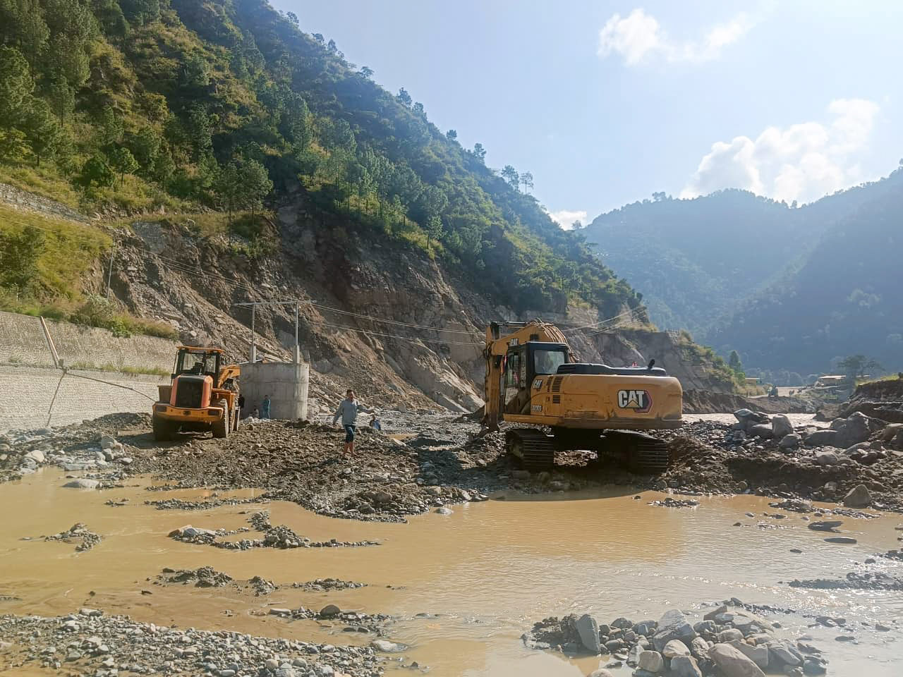 Heavy Rain and Landslides Disrupt Various Highways and Road Sections Across the Country