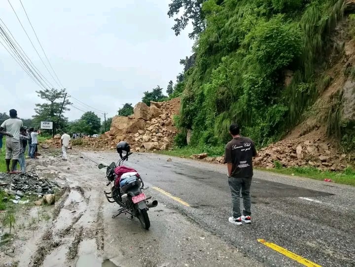 Landslide in Rajaiya Section of Mahendra Highway, Police Team Reaches the Site