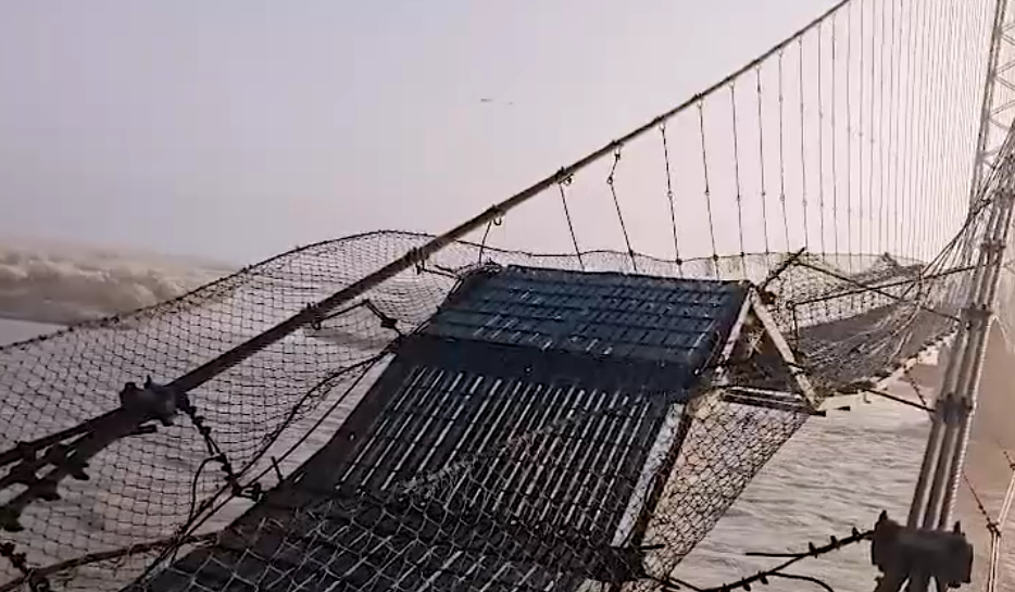 Dhodhara Chandani and Bhimdatta Municipalities' Mahakali Suspension Bridge Snaps