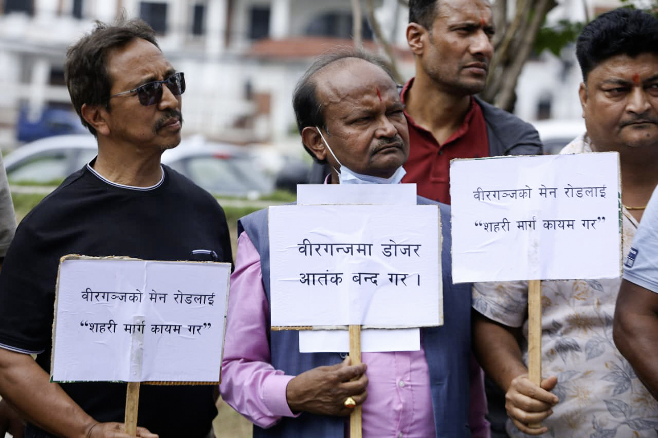 protest-at-maitighar-(10)-1777802924.jpg