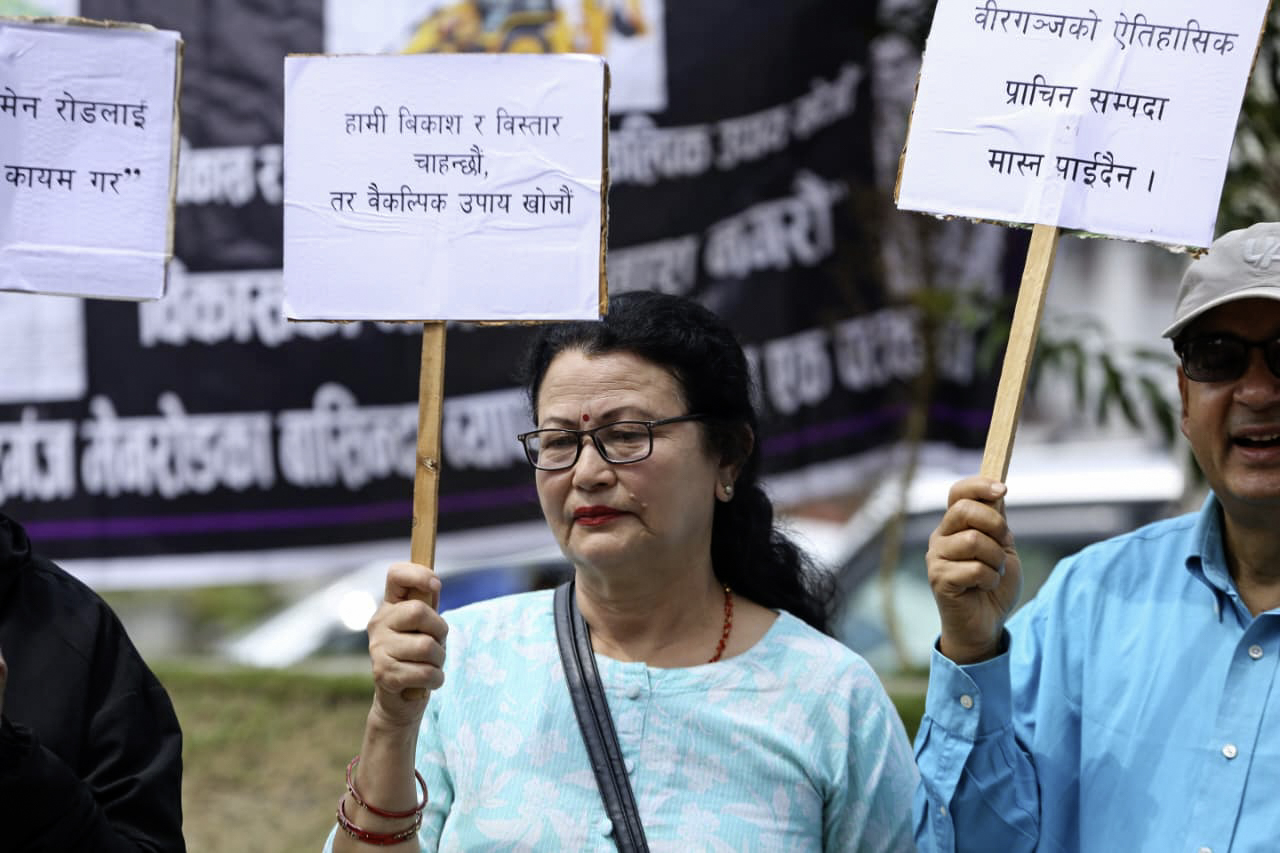 protest-at-maitighar-(6)-1777802922.jpg
