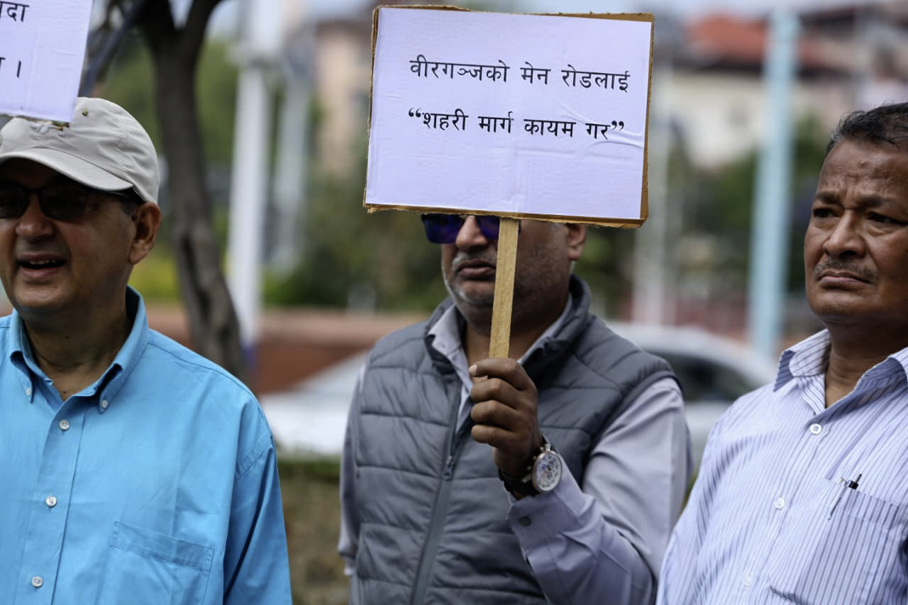protest-at-maitighar-(8)-1777802923.jpg