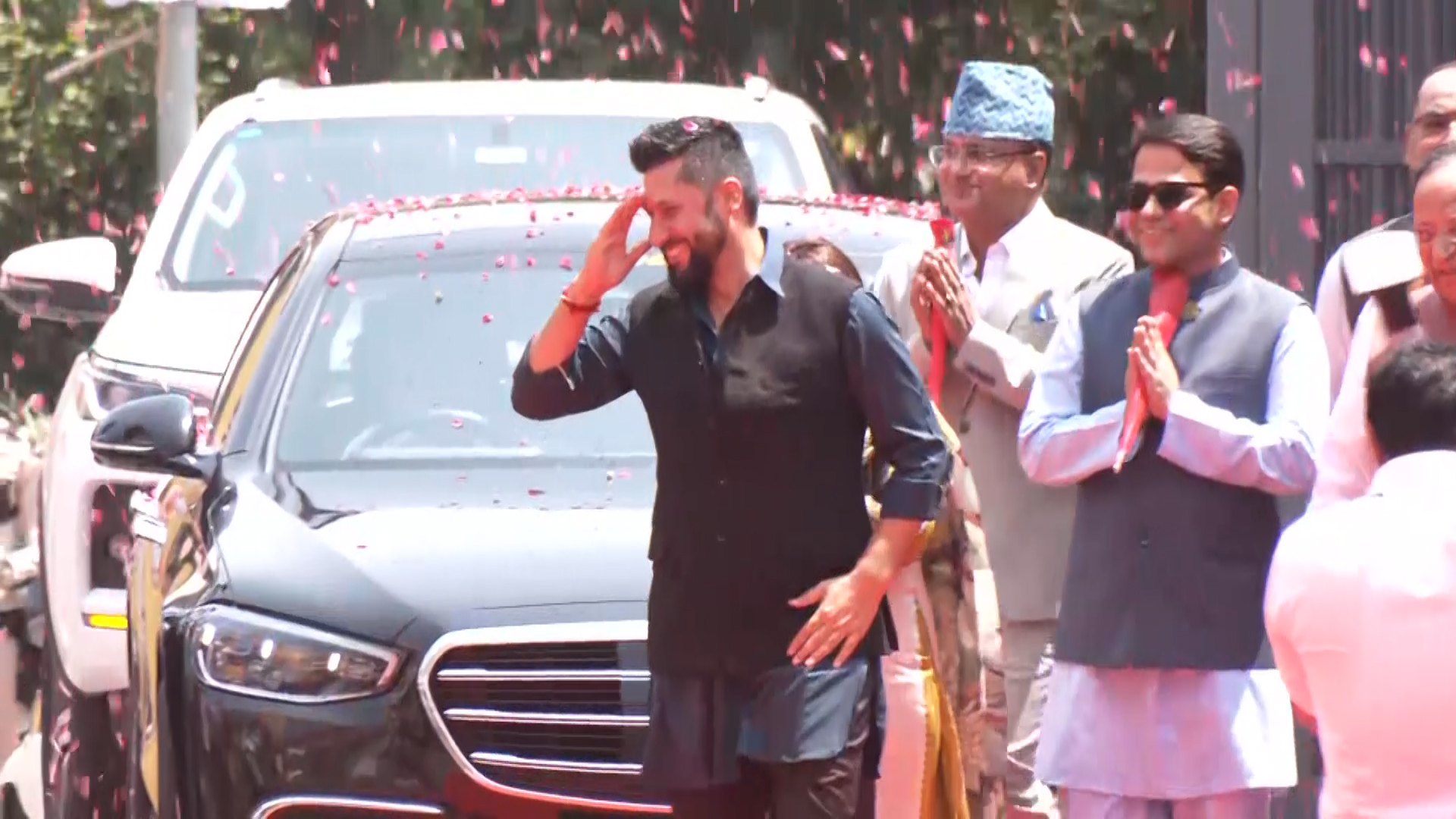rabi-welcomed--by-bjp-(2)-1780384249.jpg
