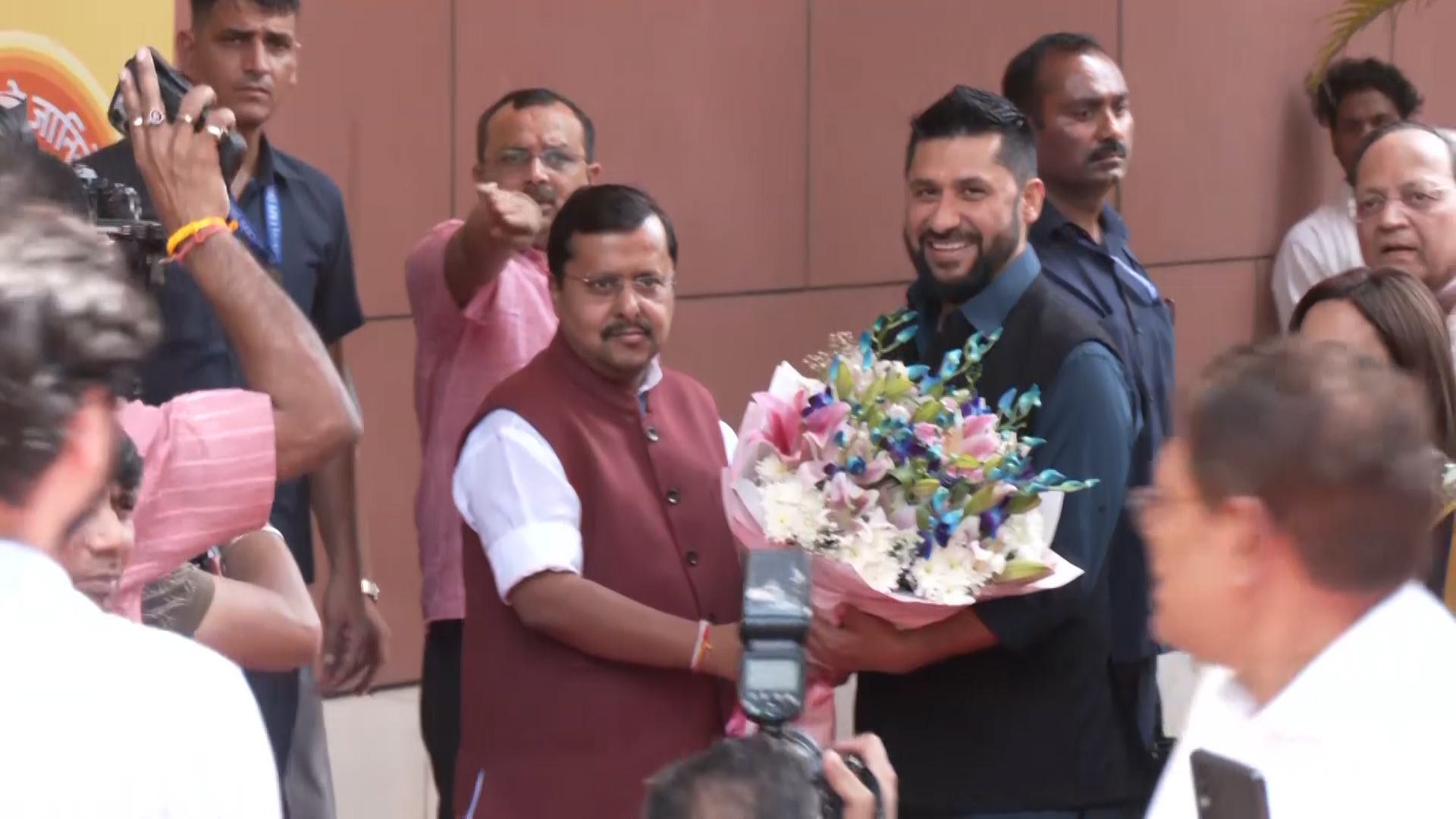 rabi-welcomed--by-bjp-(5)-1780384252.jpg