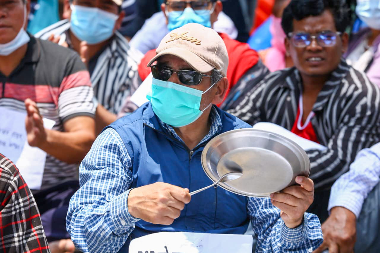 Squatters' Front Protests at Maitighar 'Rattling Plates and Spoons' (Photos)