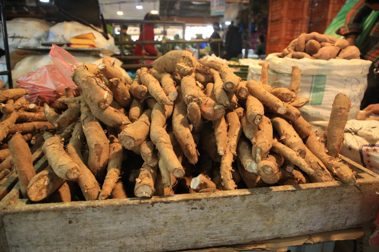 Busy Trade of Taro in Kalimati Ahead of Maghe Sankranti (Photos)