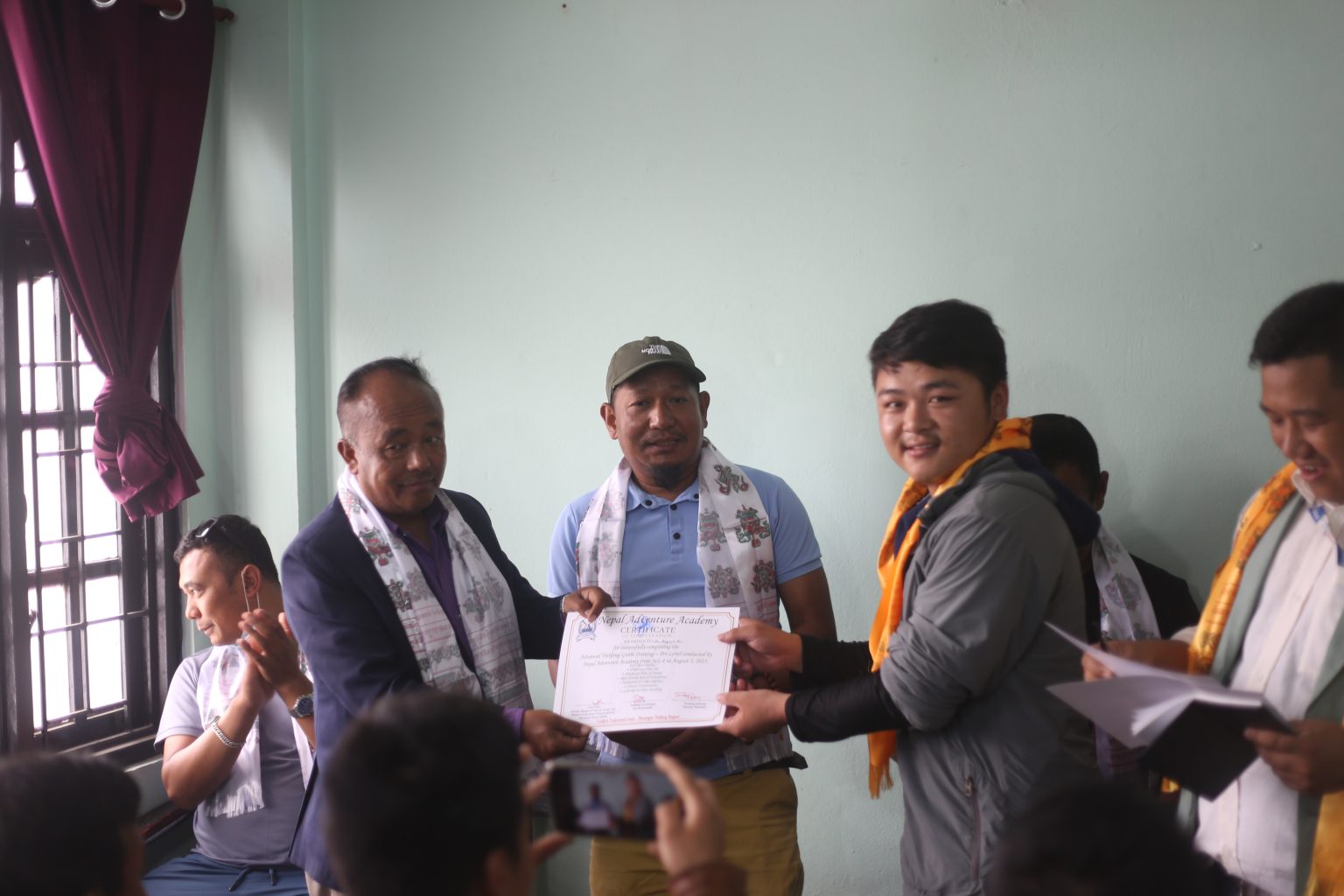 trekking-guide-1754799581.jpg